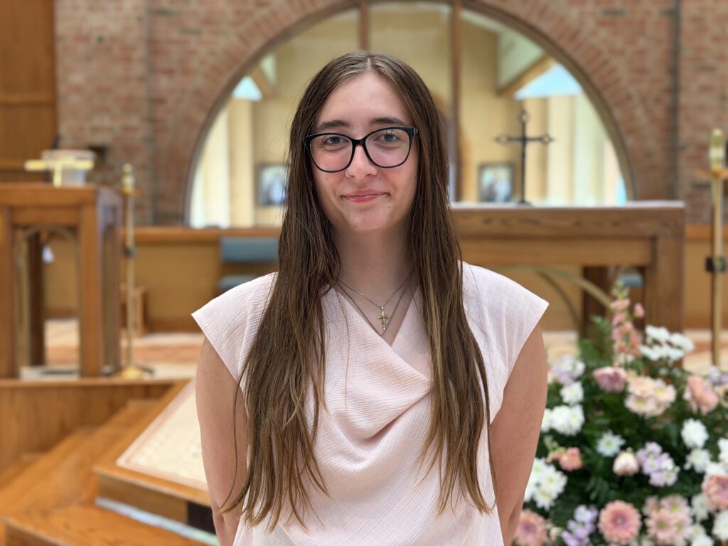 Julianna Topper: Communications Coordinator